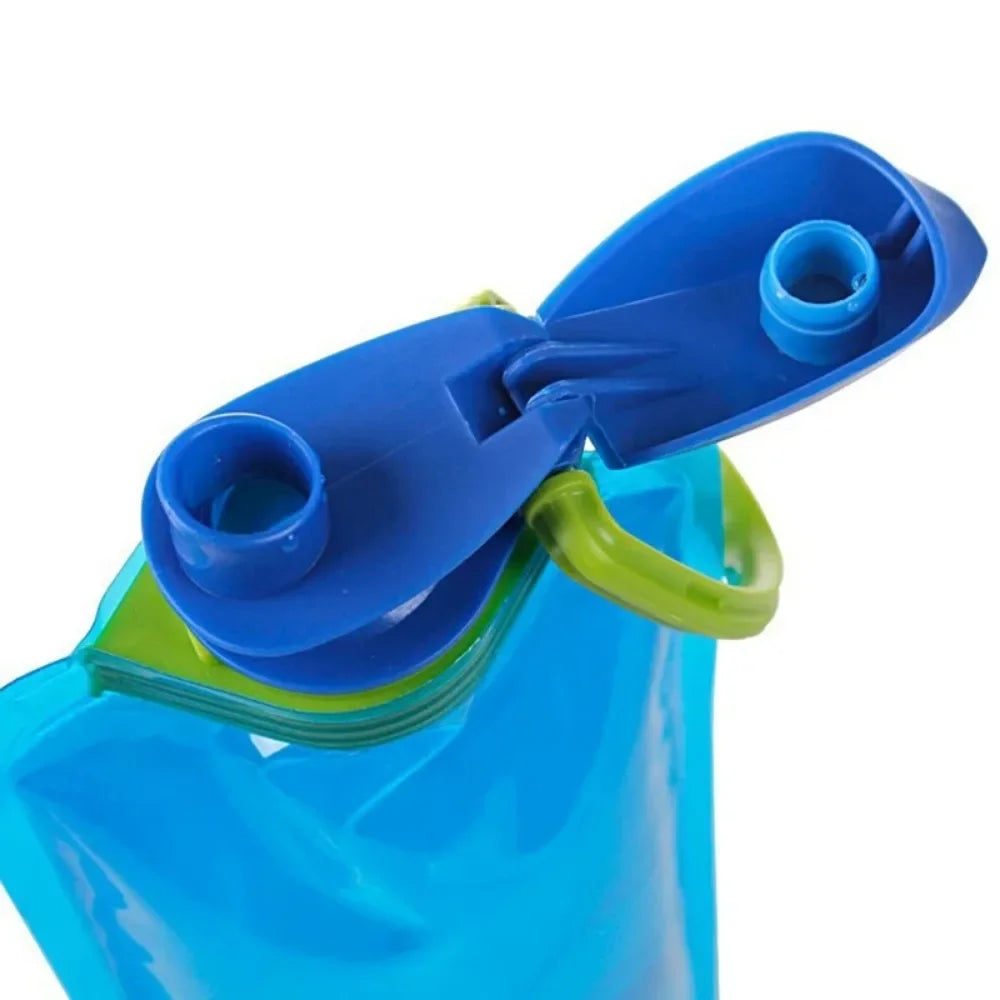 Foldable Reusable Water Bottle - Flexible Soft Flask with Carabiner Clip, Ideal for Travel and Outdoor Sports Hydration Needs